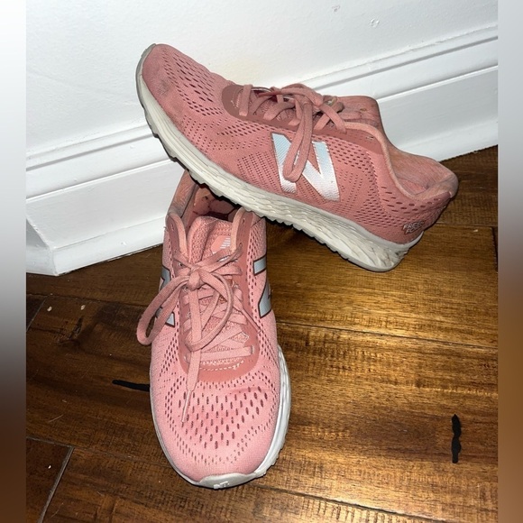 NEW BALANCE Arishi Fresh Foam Women US 8 Running Training Pink Shoes - Picture 2 of 10